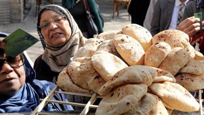  كواليس الصدام الجديد بين وزير التموين وأصحاب المخابز.. طرح كارت الخبز الجديد لغير حاملى البطاقات التموينية الحل الوحيد لإنهاء أزمة ارتفاع «الرغيف» السياحى.. وشعبة المخابز تكشف موعد طرحه