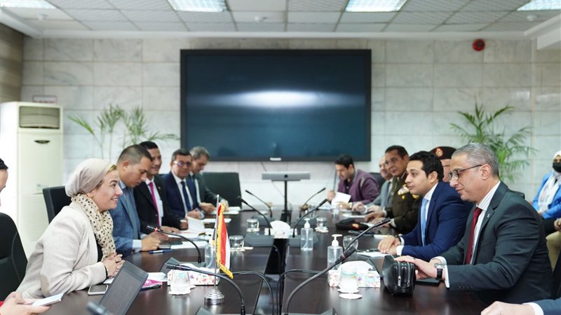 اجتماع وزيرة البيئة