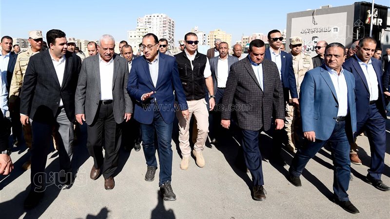 مدبولي يتفقد المحال