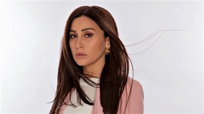 وفاة والد الفنانة دينا الشربيني