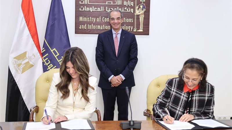 د. عمرو طلعت خلال