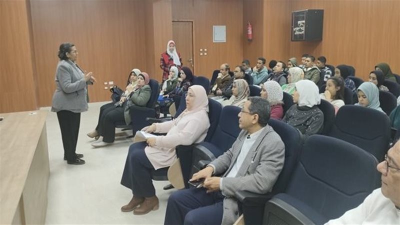 ندوة عن تمكين المرأة