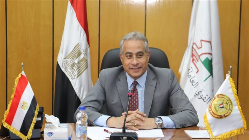 حسن شحاتة وزير القوى