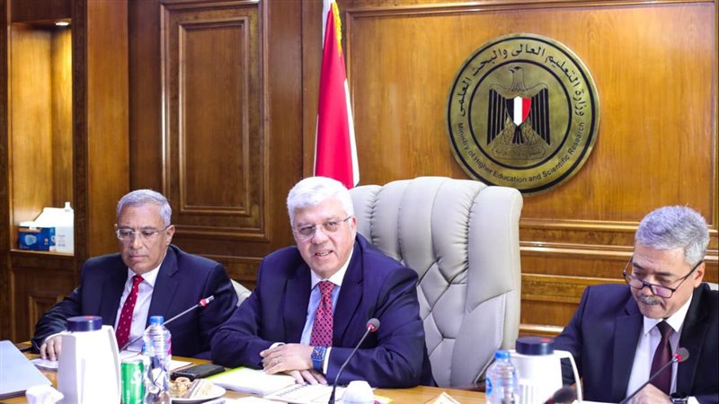 الدكتور ايمن عاشور