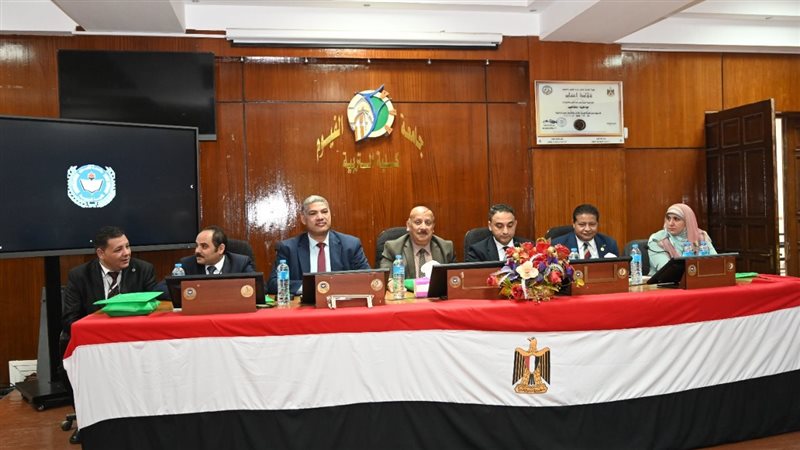 رئيس جامعة الفيوم،