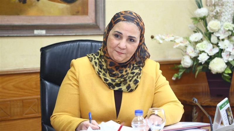 نيفين القياج وزيرة