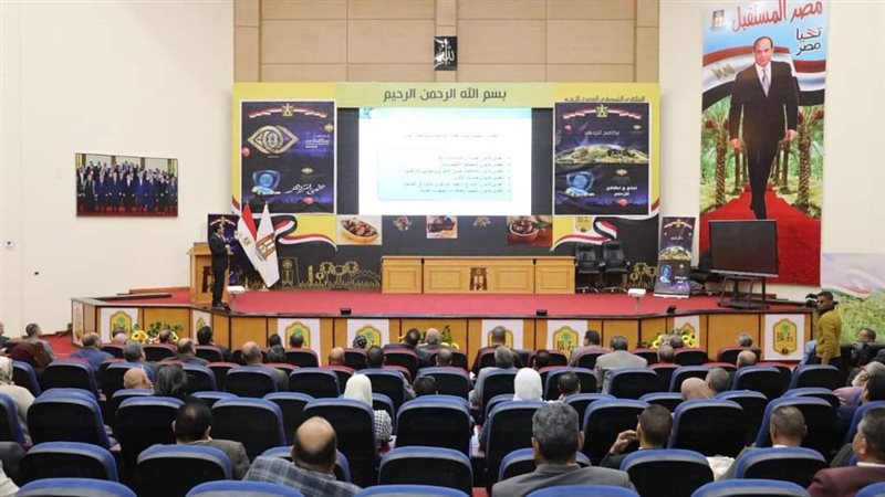  لقاء محافظ الوادى