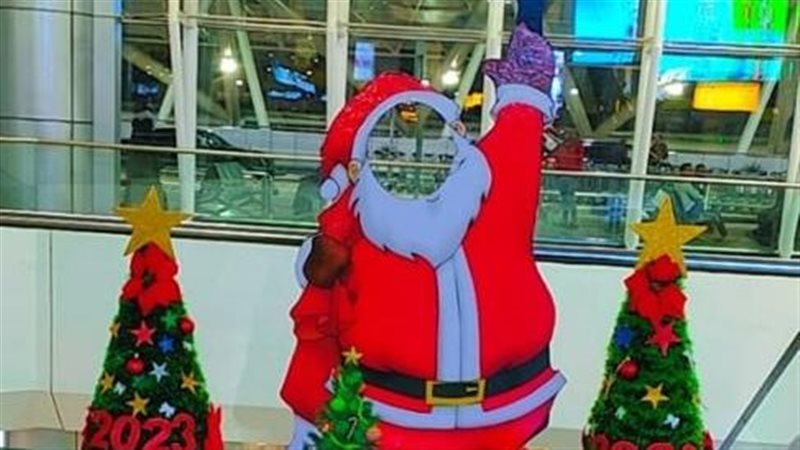مطار القاهرة يتزين
