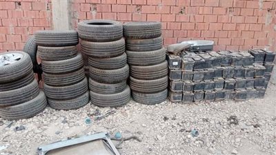 ضبط ألف قطعة غيار سيارات مجهولة المصدر داخل مخزن بالساحل