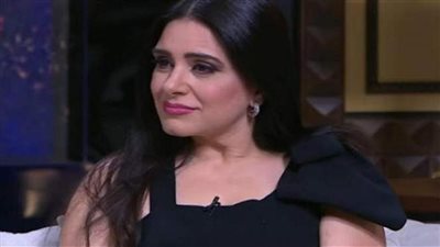 ميرنا وليد تكشف تفاصيل أعمالها الفنية المقبلة 