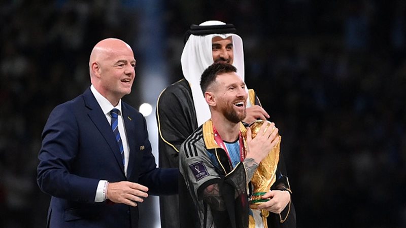 إنفانتينو وميسي،