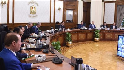 رئيس الوزراء: هناك مبالغة من بعض التجار فى تسعير السلع