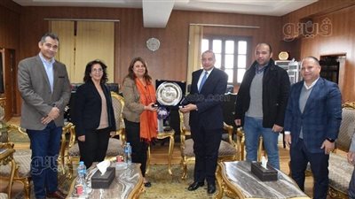 وفد من الجامعة الأمريكية يزور بني سويف لمتابعة مركز التطوير المهني