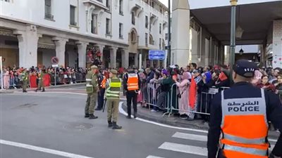 الجماهير المغربية تنتظر وصول المنتخب للاحتفال بالمركز الرابع في المونديال (بث مباشر)