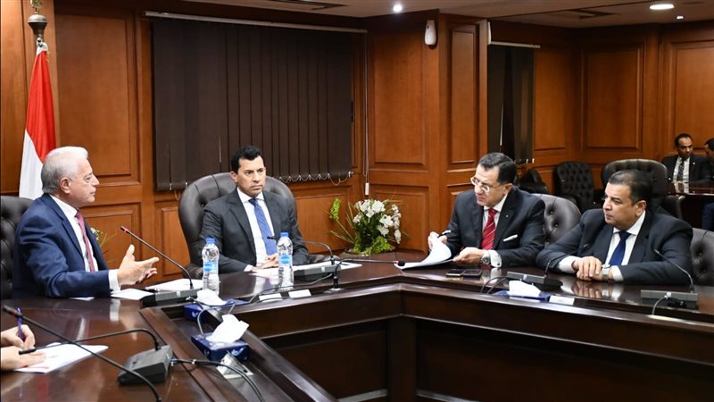 وزير الرياضة ومحافظ