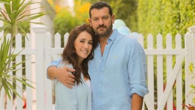 ماذا قالت كنده علوش عن أحدث أفلام زوجها؟ (فيديو)
