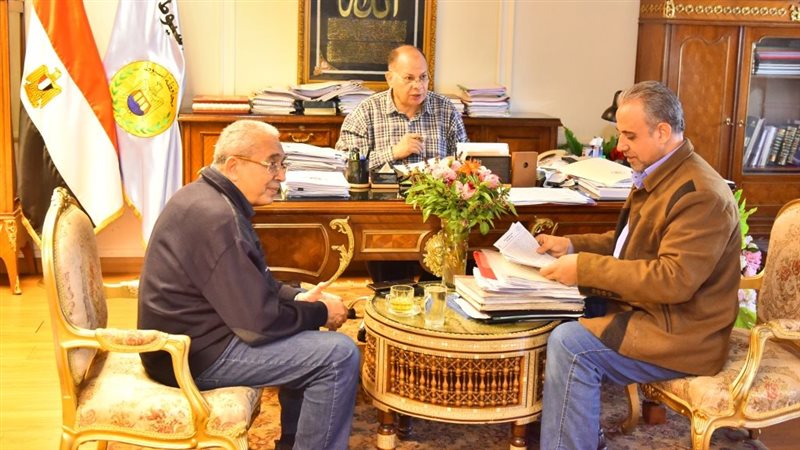 اجتماع محافظ أسيوط
