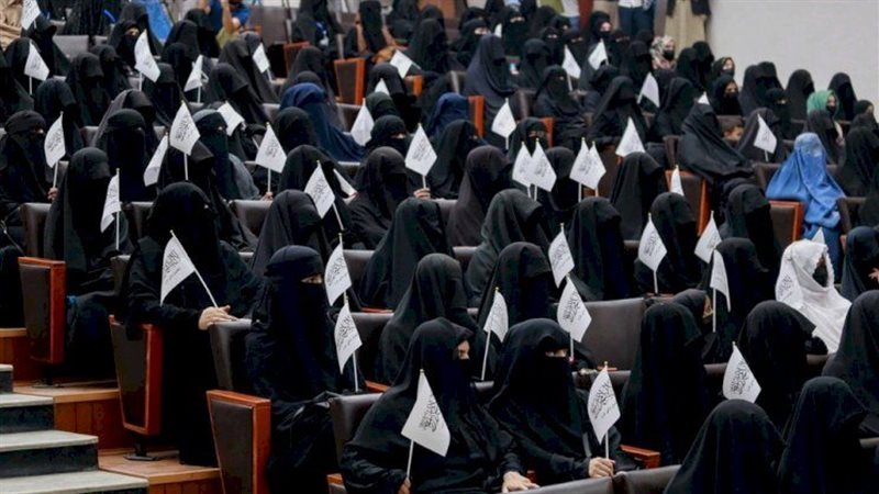 منع الفتيات من التعليم