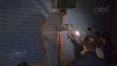 الدفع بفريق صيانة لإصلاح كوفريه الكهرباء المشتعل بالمنوفية (صور)
