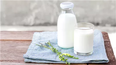 لهذا السبب، اللبن الحليب يساعد على النوم بصورة سريعة