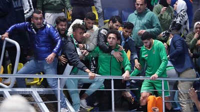 30 صورة ترصد انهيار سور صالة حسن مصطفى على جماهير الاتحاد