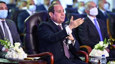  السيسي يشاهد فيلما تسجيليا بعنوان 