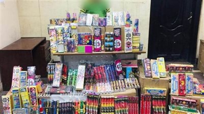ضبط شخص بحوزته 800 ألف صاروخ ألعاب نارية في الساحل 