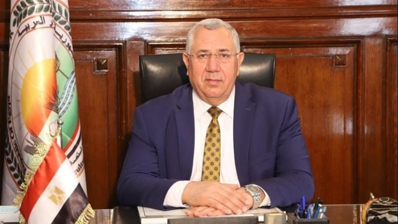 السيد قصير وزير الزراعة،