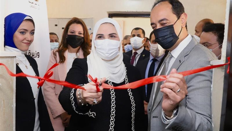 نيفين القياج وزيرة