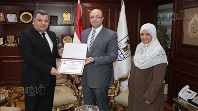 تكريم فريق العمل بمركز معلومات ودعم اتخاذ القرار بمركز بني سويف