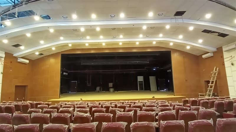 قاعة مسرح، فيتو 