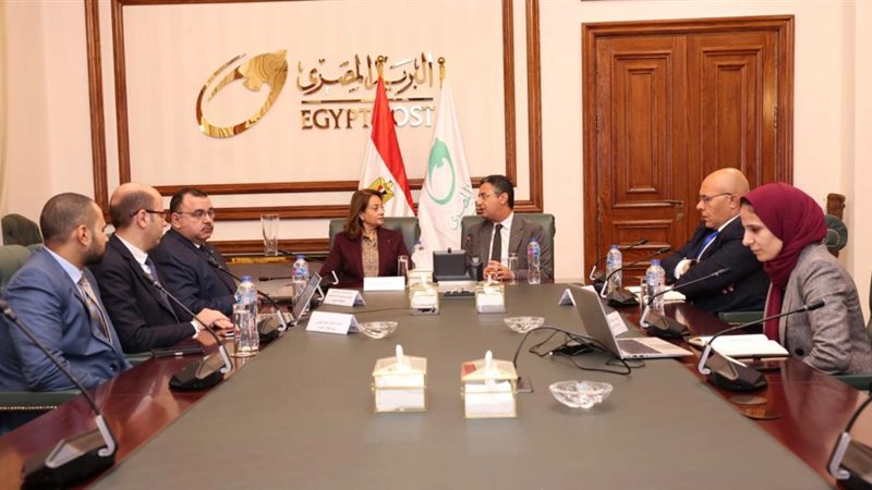 رئيس البريد خلال