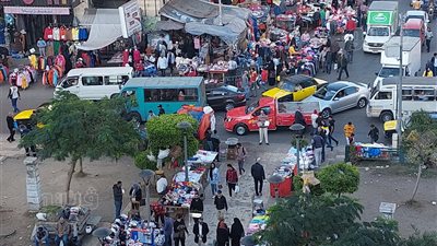فوضى في ميدان المنشية بالإسكندرية بسبب الباعة الجائلين| فيديو وصور 