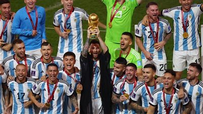 ميسي يحتفل بـ كأس العالم في ملهى ليلي مع أصدقائه (فيديو)