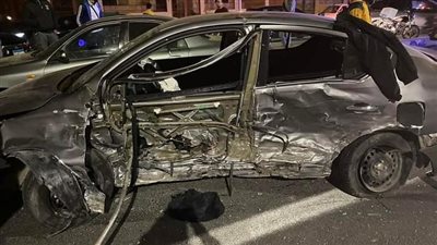 القاهرة الجديدة، إصابة شخصين في حادث تصادم سيارتين أعلى الطريق (صور)