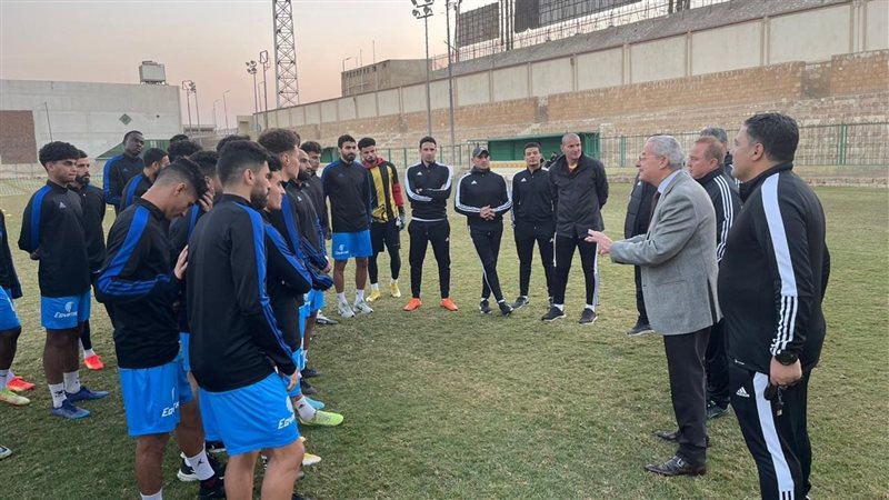 رئيس المقاولون يجتمع