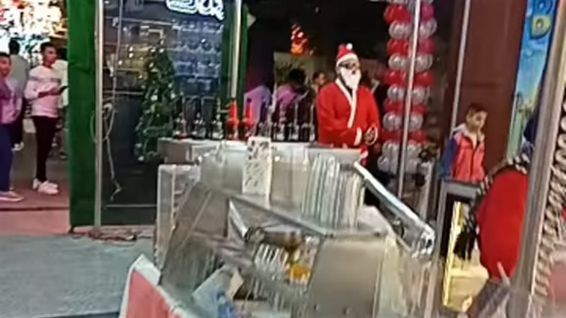 بابا نويل يظهر في