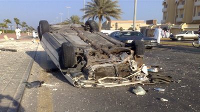  لحظة نجاة سعوديين من الموت في حادث سيارة (فيديو) 