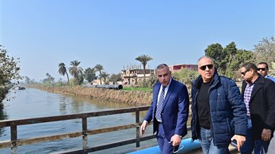 وزير الري يتفقد أعمال تأهيل ترعتي قنديل وأم دومة في طما بسوهاج