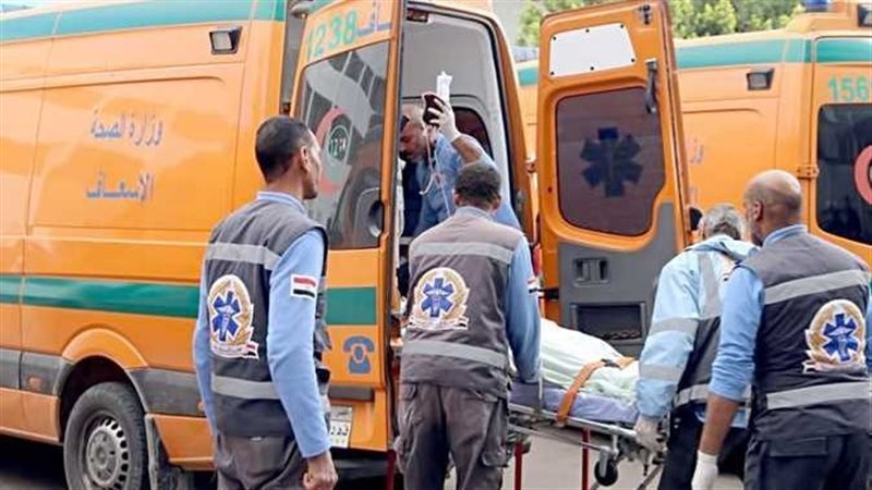 الاسعاف ينقل المصابين