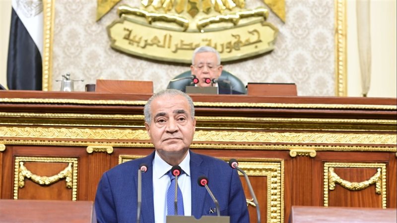 هجوم حاد على وزير