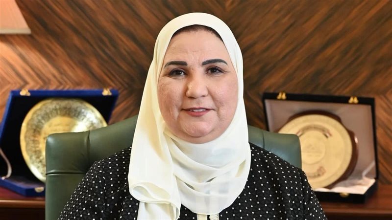 نيفين القياج وزيرة