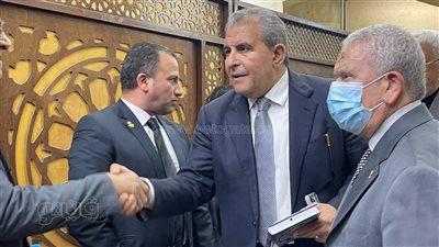 طاهر أبو زيد ونادية مصطفى يؤديان واجب العزاء في عم غادة رجب (فيديو وصور) 