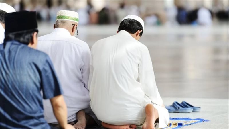 تفسير رؤية صلاة الجماعة