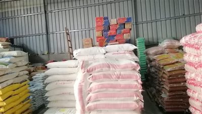 ضبط صاحب مخزن حجب 10 أطنان أرز ودقيق عن التداول بغرض الاحتكار في الجيزة