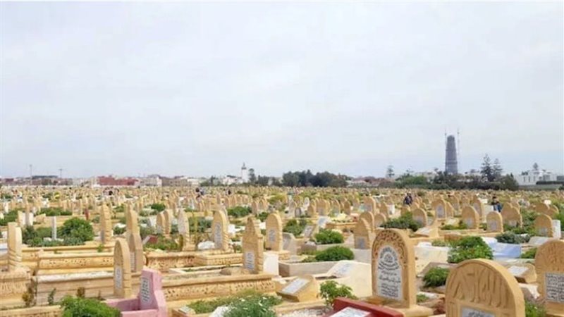 هدم مقابر بها رفات