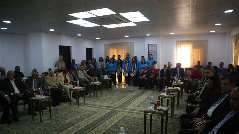 محافظ السويس يقدم