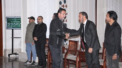 علي الحجار والشقنقيري وخالد محمود في عزاء والدة طارق لطفي ( فيديو وصور)