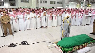 تفسير رؤية صلاة الجنازة، وعلاقتها بالبعد عن ارتكاب المعاصي وترقية قريبا 