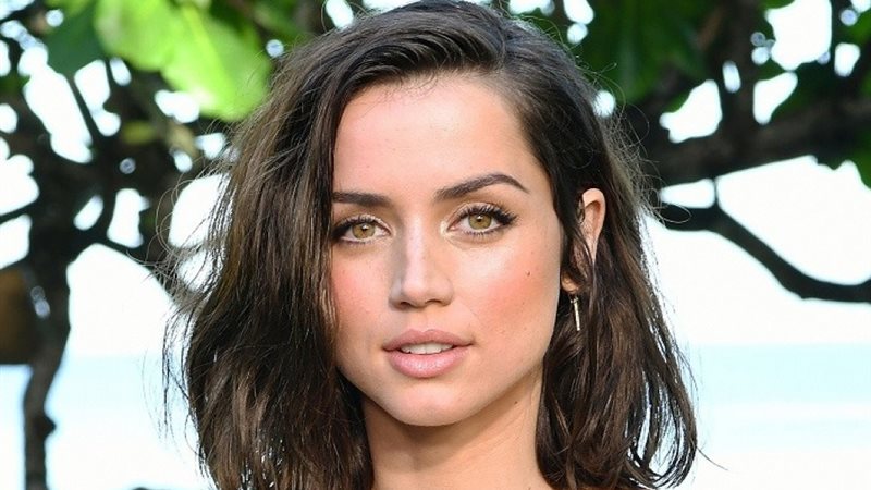 آنا دي أرماس، فيتو